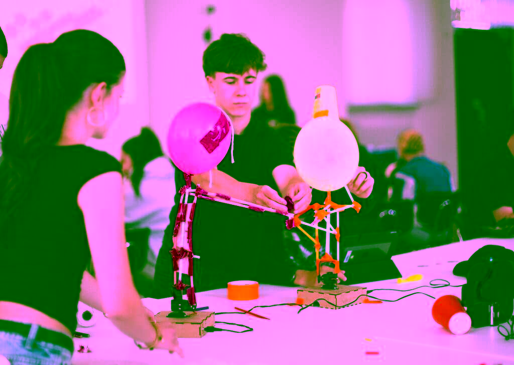 Erster Justus-Science-Slam – Wissenschaft trifft Show am JvL-Gymnasium 1